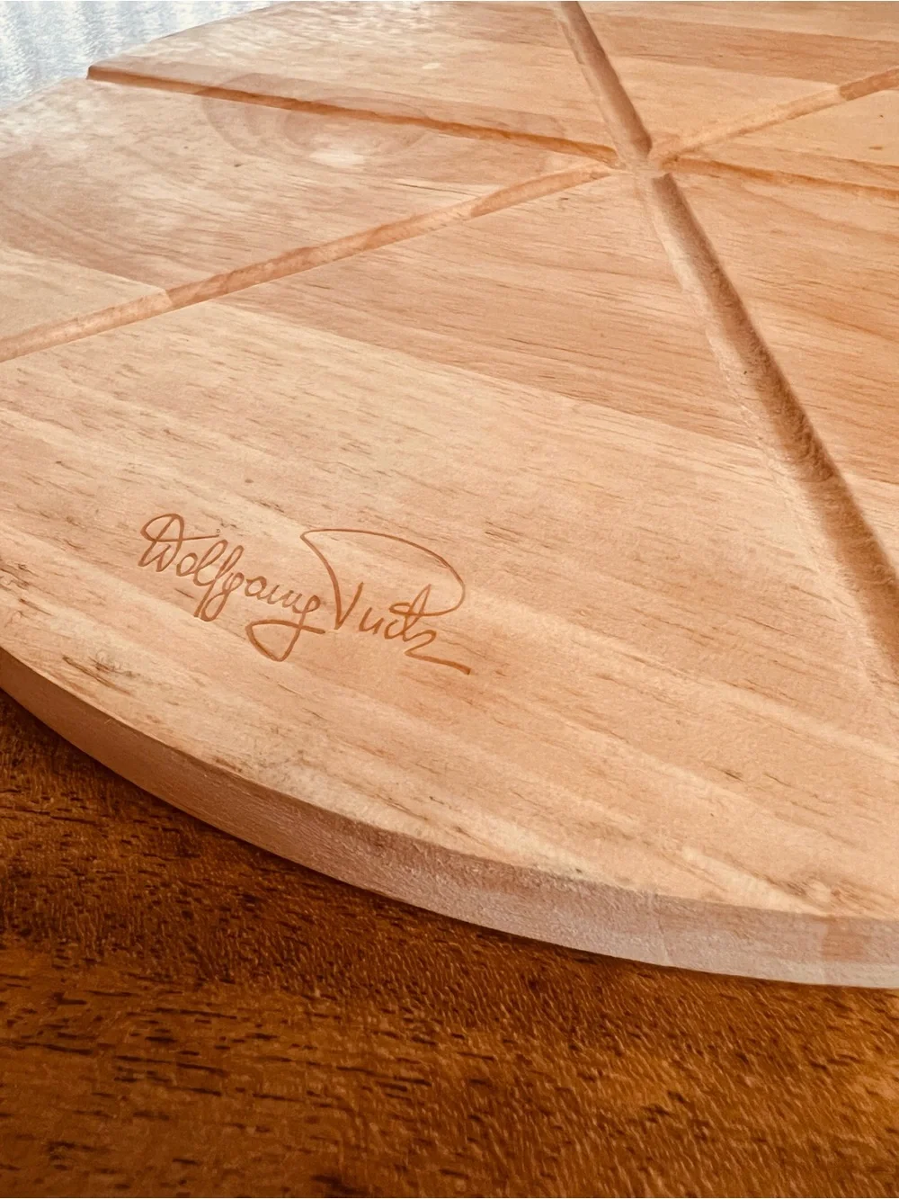 🍕🧀 🥮 Wolfgang Puck 12.5” wooden pizza cutting board with grooves
